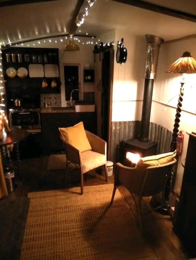 Hotel Treguth Glamping Unique Experience - Themed Huts à Saint Day Extérieur photo