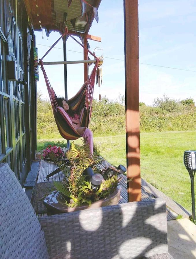 Hotel Treguth Glamping Unique Experience - Themed Huts à Saint Day Extérieur photo