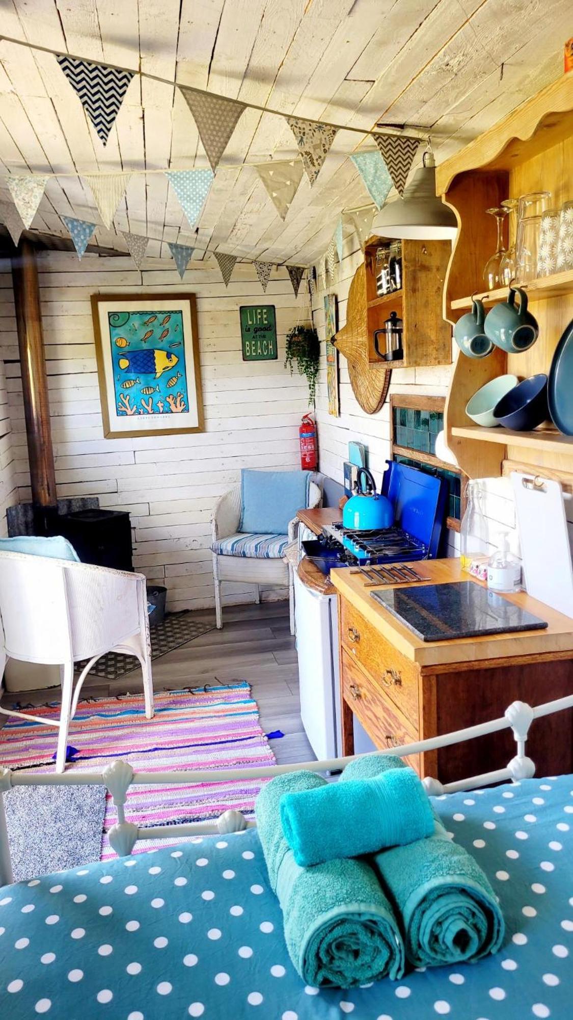 Hotel Treguth Glamping Unique Experience - Themed Huts à Saint Day Extérieur photo