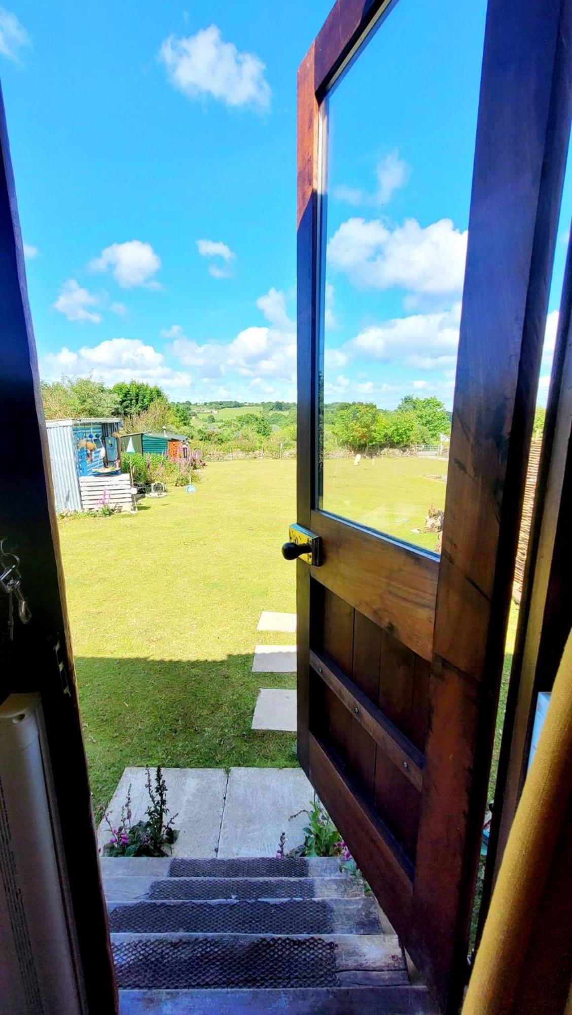 Hotel Treguth Glamping Unique Experience - Themed Huts à Saint Day Extérieur photo